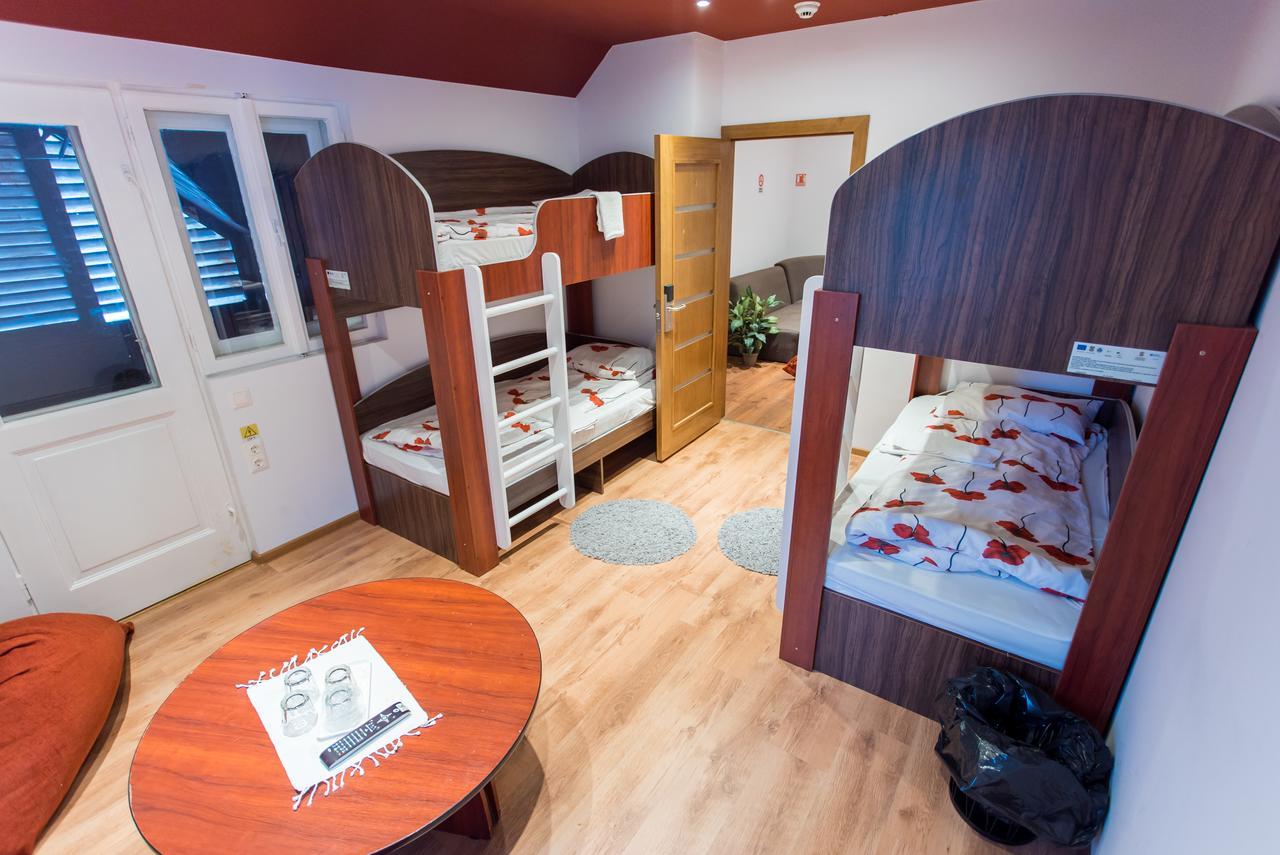 Green Hostel Sfântu-Gheorghe エクステリア 写真